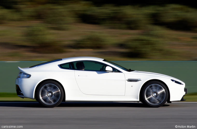 Aston Martin V8 Vantage S 2011