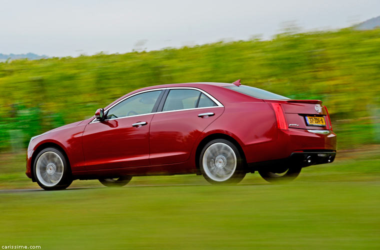 Cadillac ATS Voiture Familiale de Luxe 2012