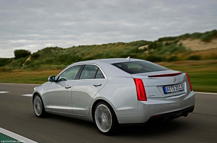 Cadillac ATS Voiture Familiale de Luxe 2012