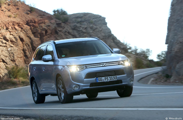 Mitsubishi Outlander PHEV Electrique 4x4 2014