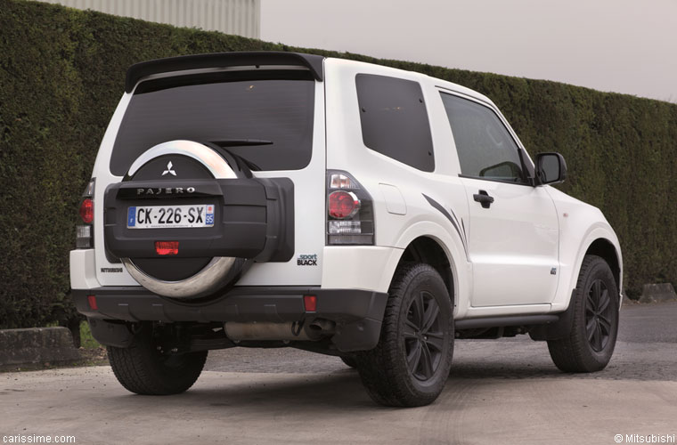 Mitsubishi Pajero Sport Black 2012