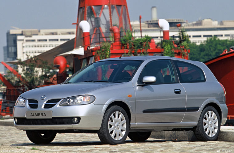 Nissan Almera Voiture Compacte 2000 / 2005