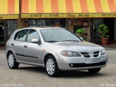 Nissan Almera Voiture Compacte 2000 / 2005