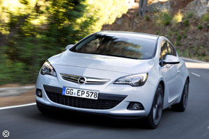 Opel Astra GTC 200 ch Coupé 2014