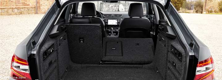 Skoda Superb 3 2015 voiture routière Skoda Superb 3 2015 voiture routière