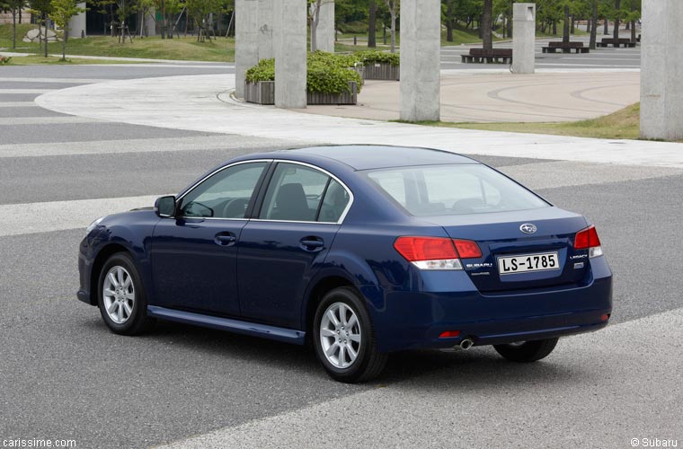 Subaru Legacy 2 Voiture Familiale 2010 / 2014