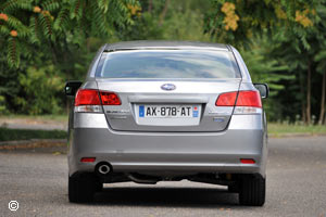 Subaru Legacy 2 Voiture Familiale 2010 / 2014