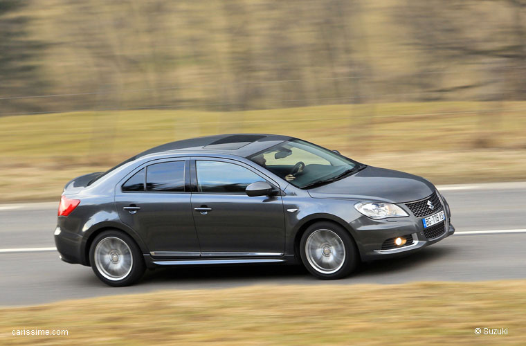 Suzuki Kizashi Voiture Familiale 2011 / 2013