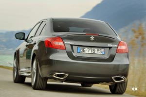 Suzuki Kizashi Voiture Familiale 2011 / 2013 Suzuki Kizashi Voiture Familiale 2011 / 2013