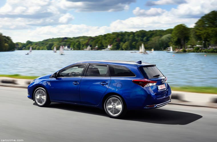 Toyota Auris 2 Break Touring Sport 2015