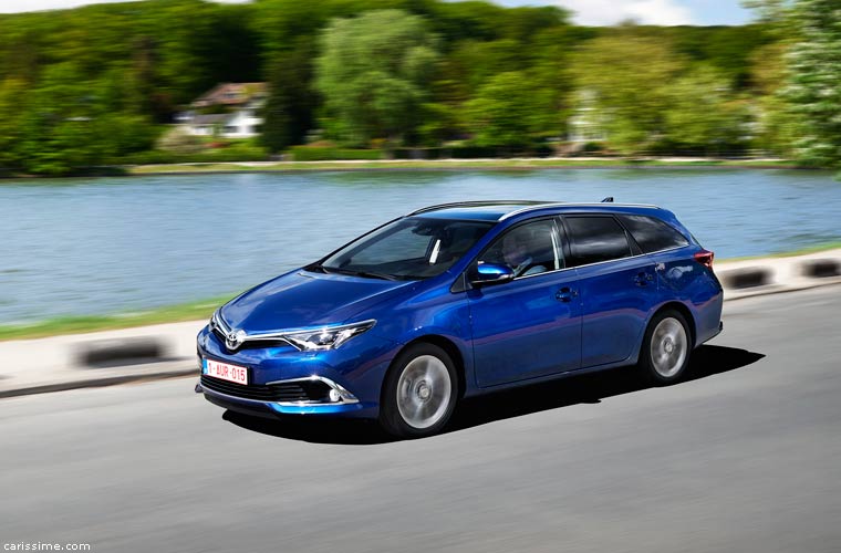 Toyota Auris 2 Break Touring Sport 2015