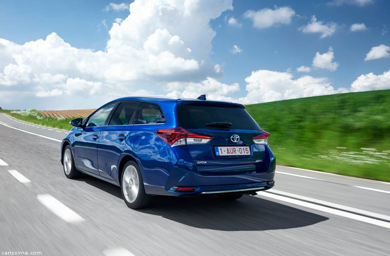 Toyota Auris 2 Break Touring Sport 2015