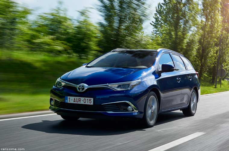 Toyota Auris 2 Break Touring Sport 2015