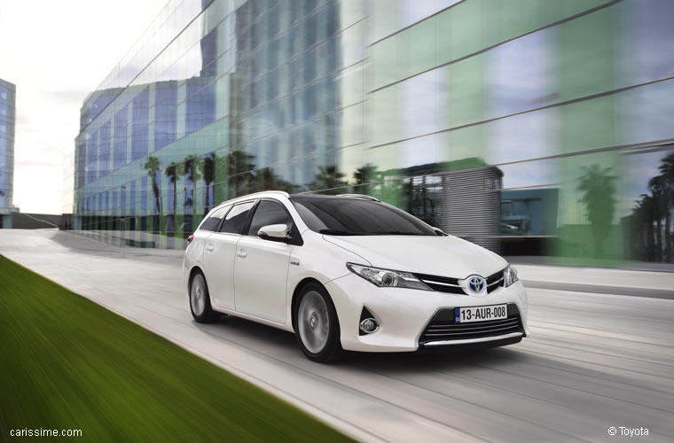 Toyota Auris 2 Break Touring 2013 / 2015