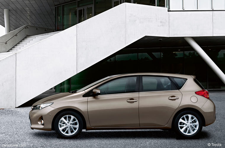 Toyota Auris 2 Voiture Compacte 2013 / 2015