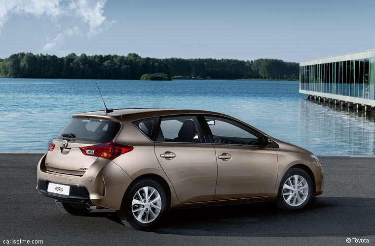 Toyota Auris 2 Voiture Compacte 2013 / 2015