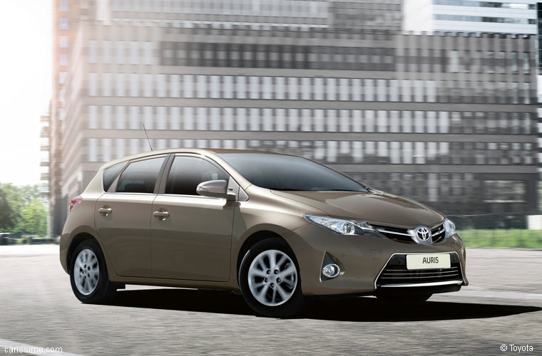 Toyota Auris 2 Voiture Compacte 2013 / 2015