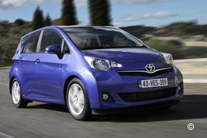 Toyota Verso-S Petit Monospace 2011 Toyota Verso-S Petit Monospace 2011